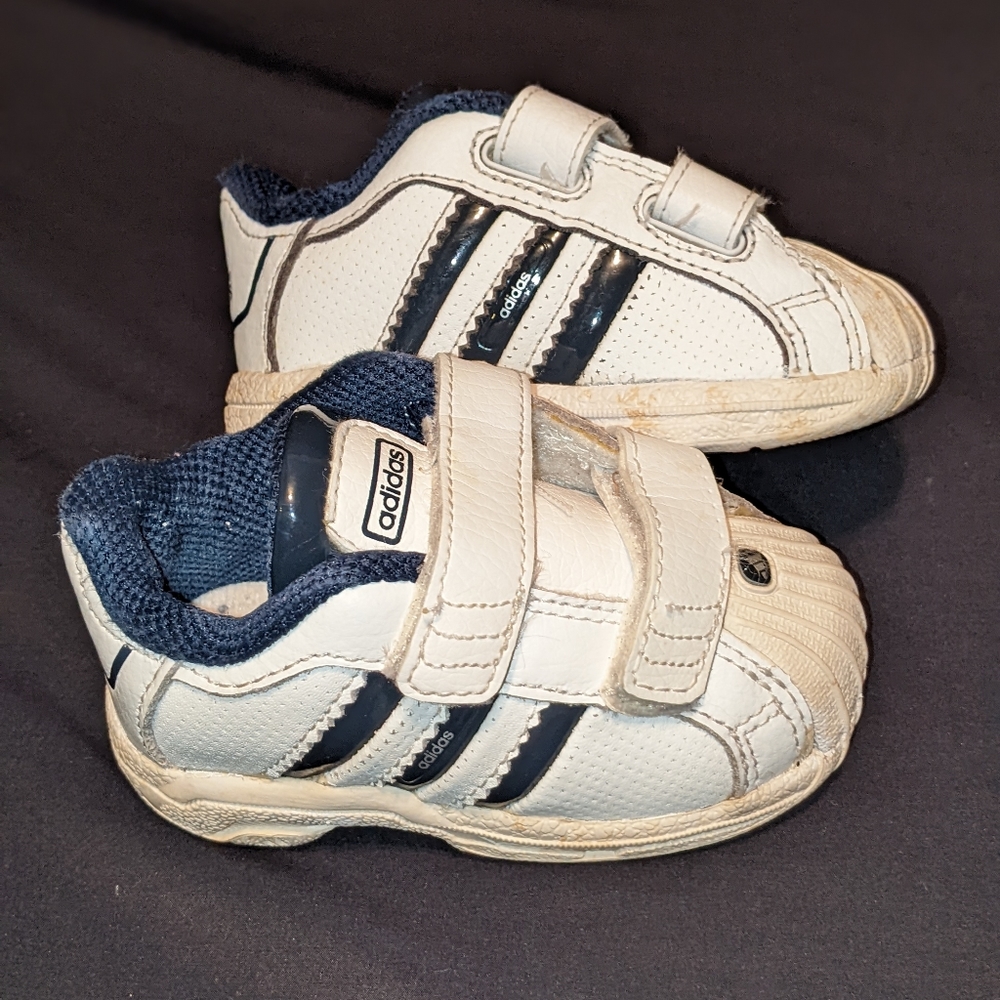Adidas sz 4 toddler shoes